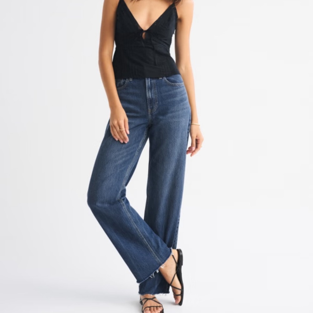 NWT Abercrombie & Fitch High Rise Loose Jean in Medium Raw Hem